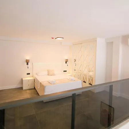 Krem Marin Otel Çeşme